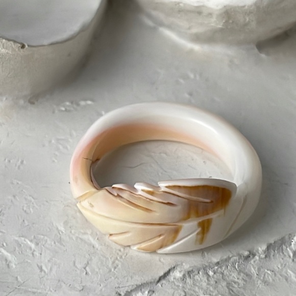 Shell Ring Carved Leaf Design - Picture 8 of 8